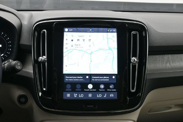 Used 2023 Volvo XC40 B5 Plus w/ Driver Assist Package AWD/4WD image 14