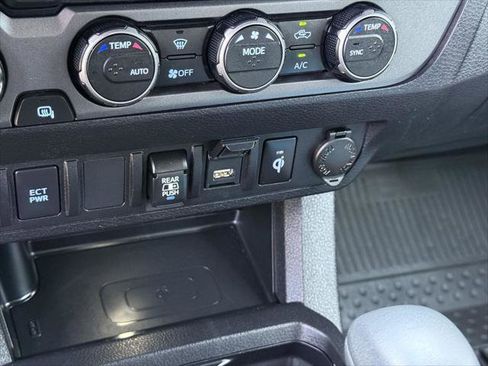 Certified 2023 Toyota Tacoma TRD Off-Road AWD/4WD image 22