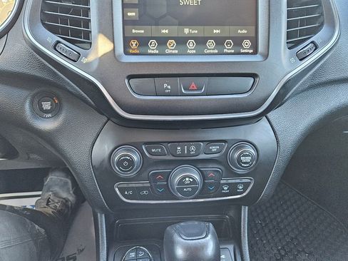 Used 2020 Jeep Cherokee Trailhawk w/ Cold Weather Group image 16