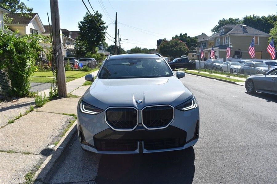 Used 2025 BMW X3 xDrive30i AWD/4WD image 3