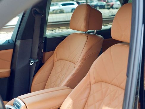 Used 2024 BMW X7 xDrive40i w/ M Sport Package image 17