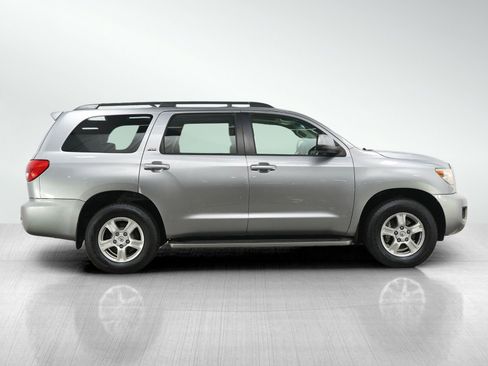Used 2010 Toyota Sequoia SR5 AWD/4WD image 6