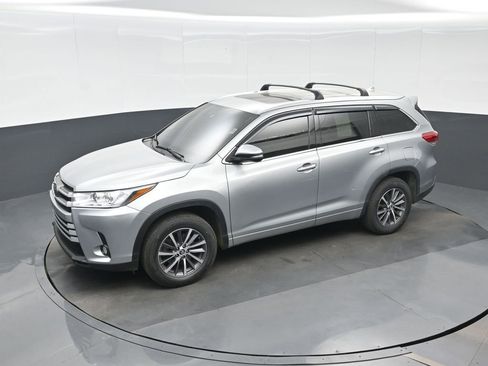 Used 2018 Toyota Highlander XLE FWD image 17
