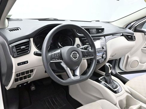 Used 2017 Nissan Rogue Sport SV FWD image 16