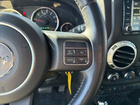 Used 2015 Jeep Wrangler Unlimited Rubicon w/ Connectivity Group image 41