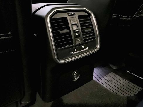 Used 2025 Porsche Macan image 30