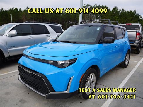 Used 2023 Kia Soul S image 1