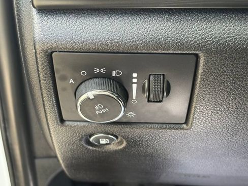 Used 2020 Jeep Grand Cherokee Laredo AWD/4WD image 25