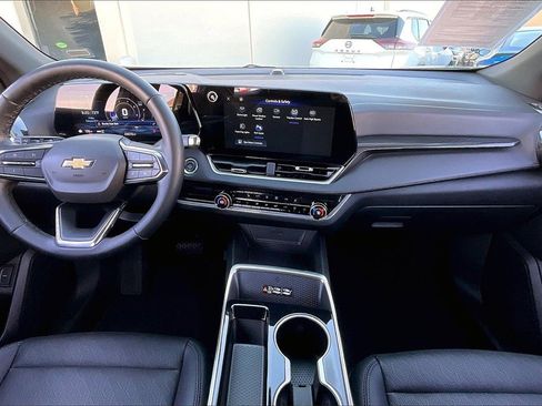 Used 2025 Chevrolet Equinox LT w/ Convenience Package II image 16