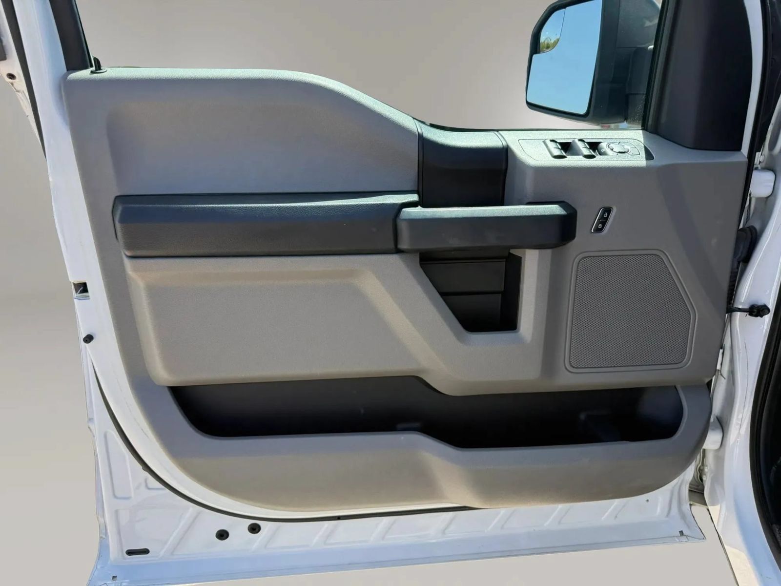 Used 2017 Ford F150 XL w/ Equipment Group 101A Mid RWD image 20