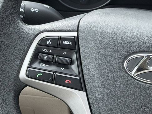 Used 2017 Hyundai Elantra SE image 12