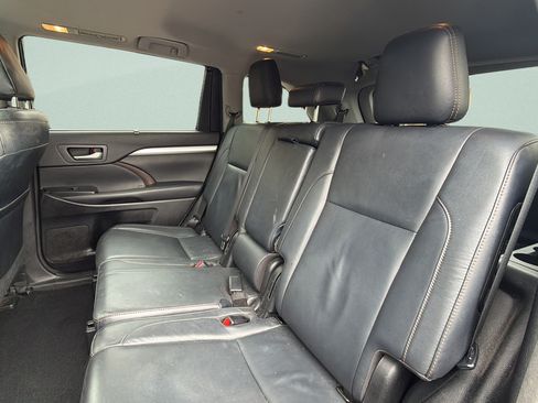 Used 2018 Toyota Highlander XLE AWD/4WD image 24
