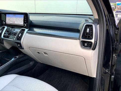 Used 2022 Kia Sorento S FWD image 19