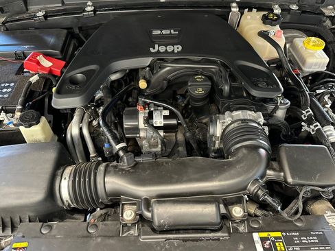 Used 2021 Jeep Wrangler Unlimited Rubicon w/ Uconnect 4C Nav & Sound Group AWD/4WD image 34