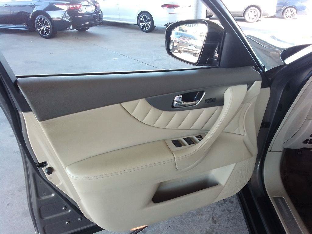Used 2011 INFINITI FX35 AWD w/ Premium Pkg image 19