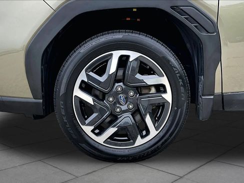 Used 2025 Subaru Forester Limited AWD/4WD image 11