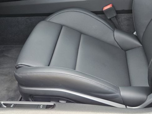 Certified 2025 Porsche 911 Carrera RWD image 26