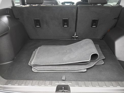 Used 2024 GMC Terrain SLE w/ Driver Convenience Package image 28