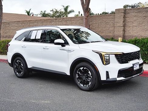 Used 2024 Kia Sorento S image 6