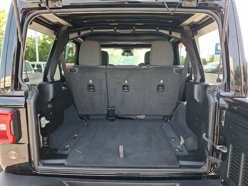 Used 2024 Jeep Wrangler Unlimited Rubicon AWD/4WD image 28