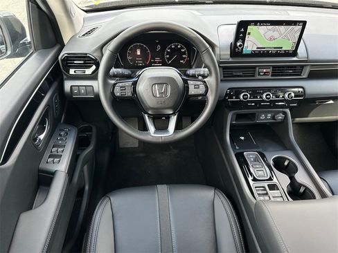 New 2025 Honda Pilot Touring image 21