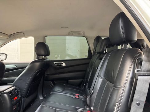Used 2018 Nissan Pathfinder SL FWD image 16