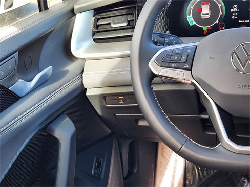 New 2026 Volkswagen Tiguan SE image 26