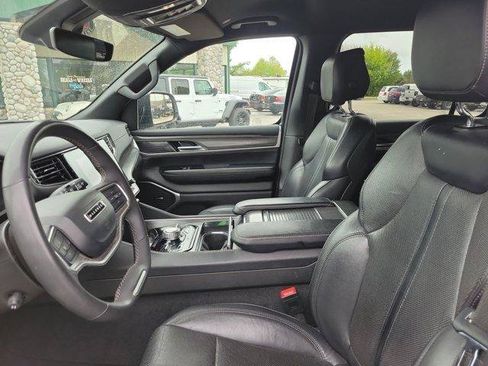Used 2024 Jeep Wagoneer Series III AWD/4WD image 24