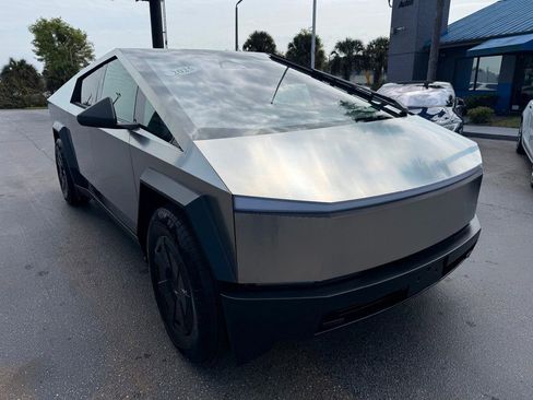 Used 2025 Tesla Cybertruck AWD Crew Cab image 3