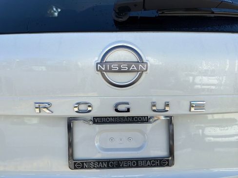 Used 2023 Nissan Rogue SV image 10