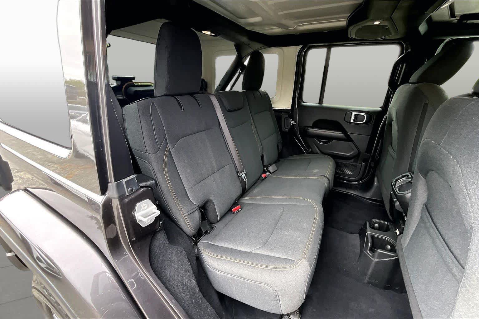 Used 2025 Jeep Wrangler Unlimited Sahara AWD/4WD image 21