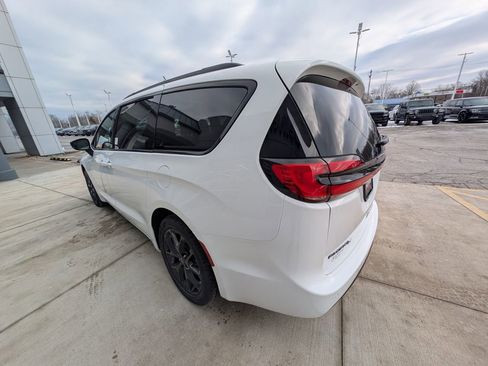 New 2026 Chrysler Pacifica Limited w/ S Appearance Package image 7