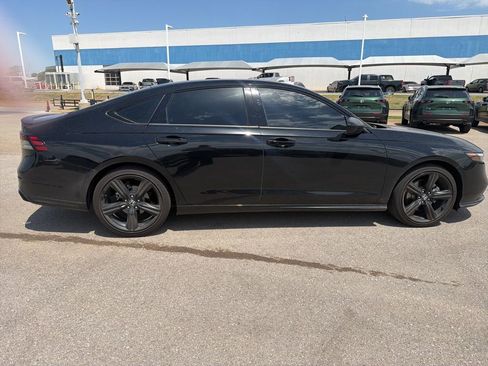 Used 2025 Honda Accord Sport image 3