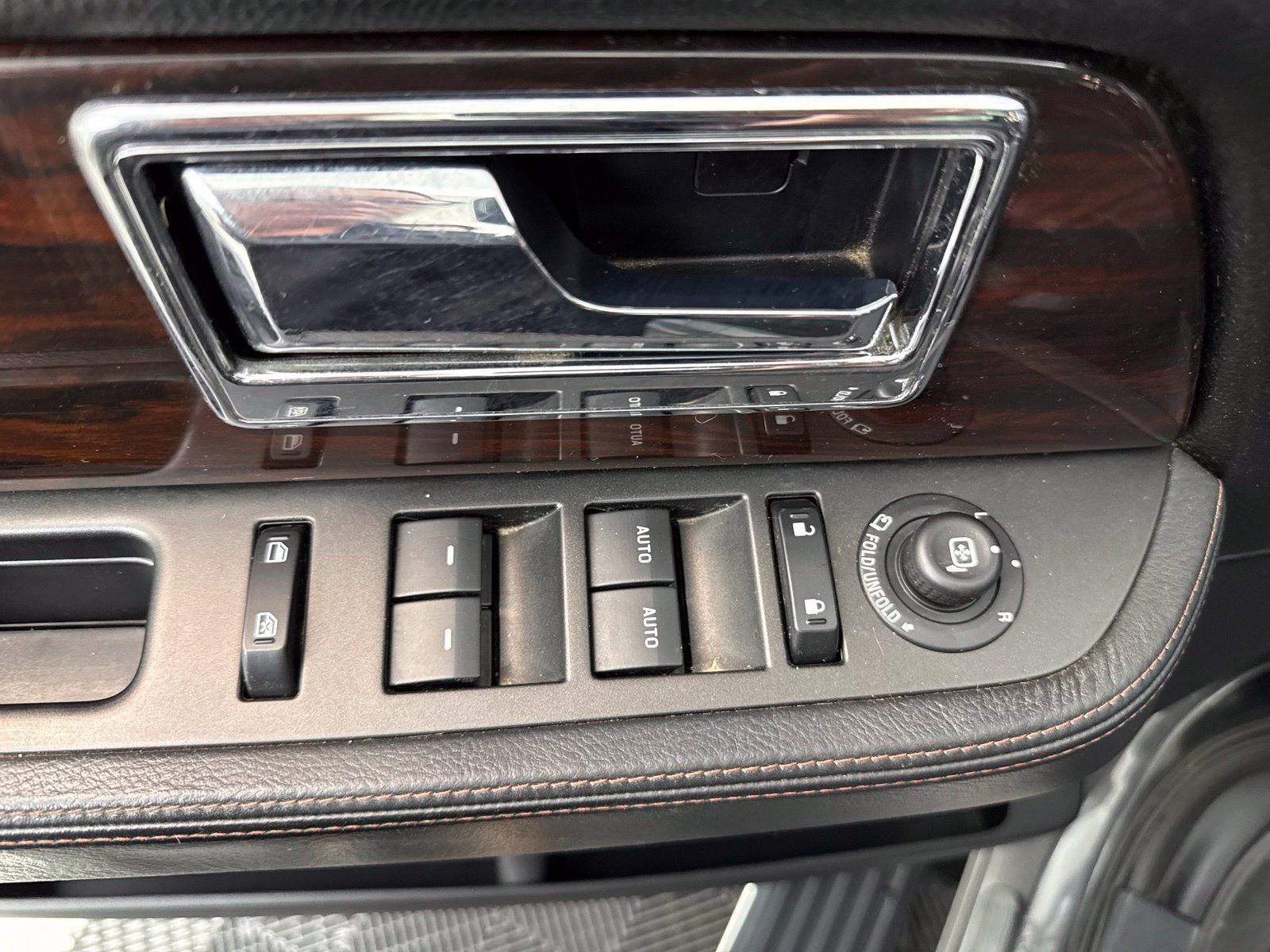 Used 2016 Lincoln Navigator Reserve AWD/4WD image 13