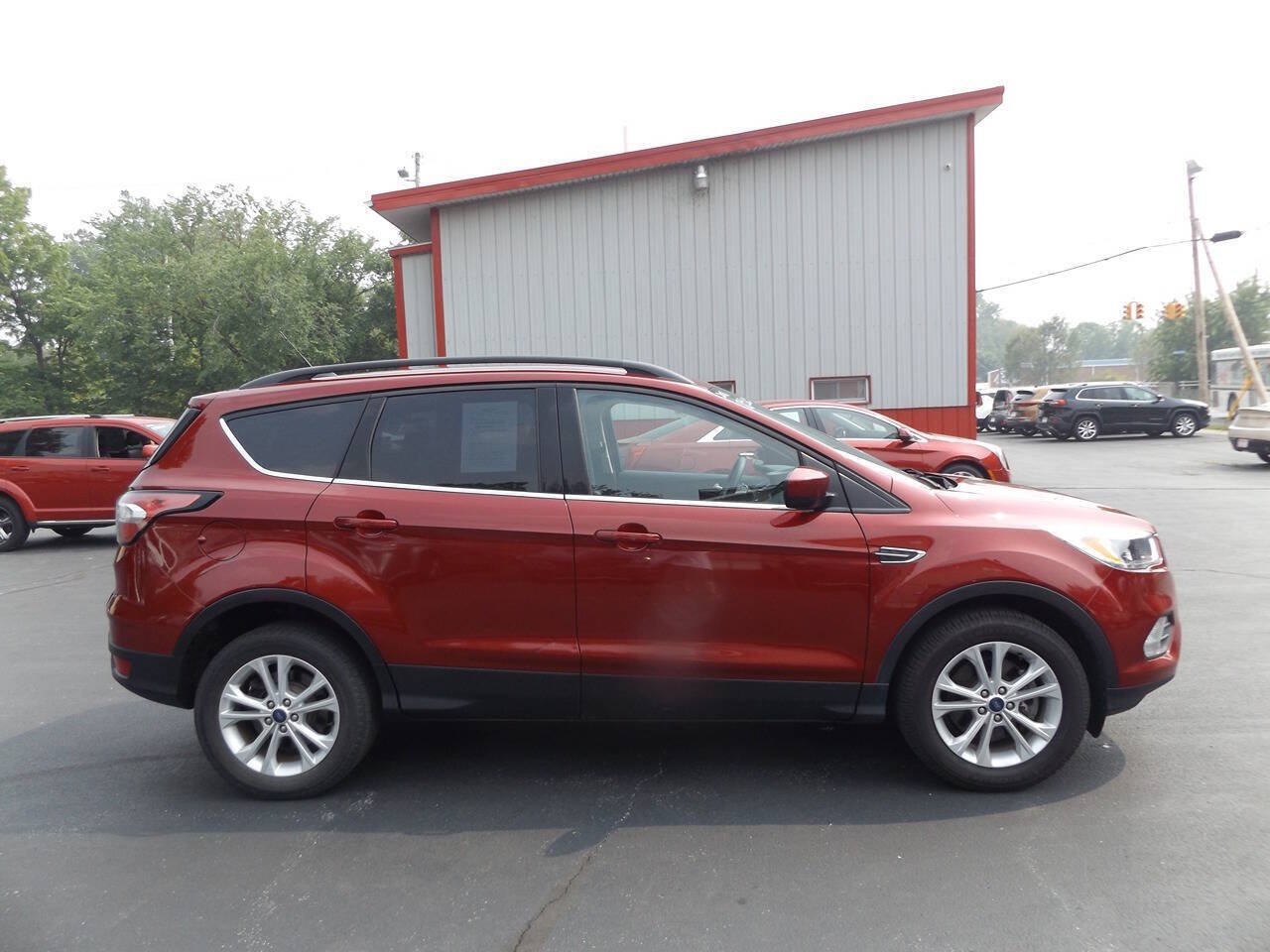 Used 2018 Ford Escape SE w/ SE Sync 3 Package AWD/4WD image 5