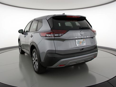 Used 2023 Nissan Rogue SV image 6