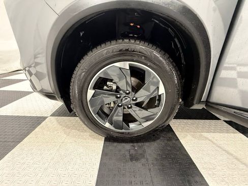 Used 2025 Nissan Rogue SV image 10