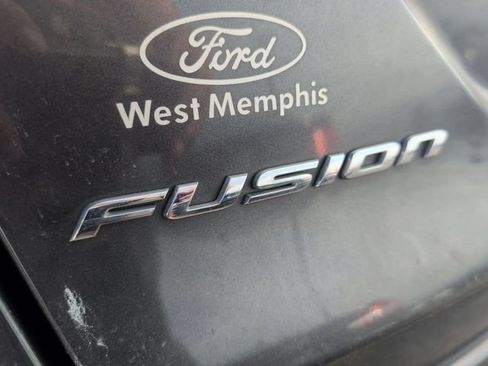 Used 2018 Ford Fusion SE w/ Fusion SE Technology Package FWD image 9