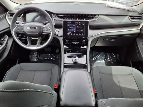 Used 2024 Jeep Grand Cherokee L Laredo image 24