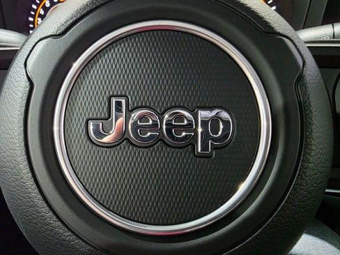 New 2025 Jeep Gladiator Sport AWD/4WD image 33