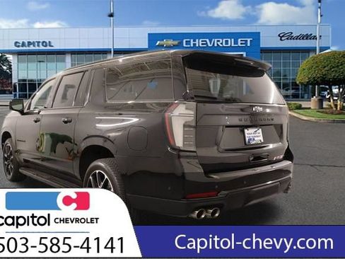 Used 2025 Chevrolet Suburban RST w/ Comfort Package AWD/4WD image 6