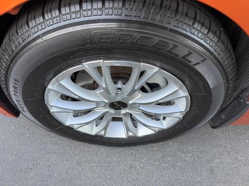 Used 2012 Hyundai Veloster image 25