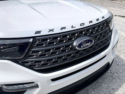 Used 2024 Ford Explorer XLT w/ Equipment Group 202A AWD/4WD image 29