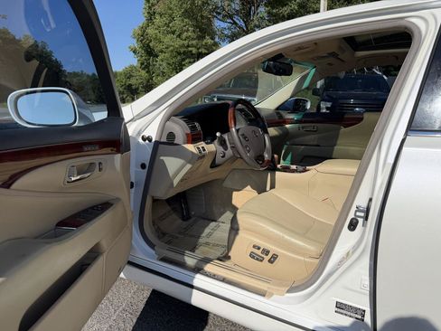 Used 2007 Lexus LS 460 RWD image 10