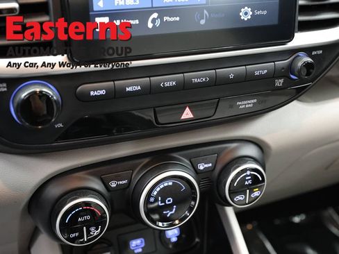 Used 2021 Hyundai Venue SEL FWD image 19
