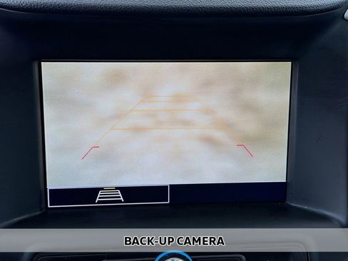 Used 2023 GMC Terrain SLE w/ Driver Convenience Package image 4