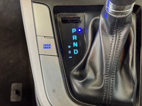 Used 2019 Hyundai Elantra SEL image 31