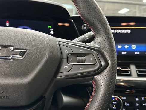 Used 2024 Chevrolet Trax RS w/ Sunroof Package FWD image 18
