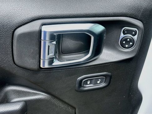 Used 2025 Jeep Gladiator Sport AWD/4WD image 19