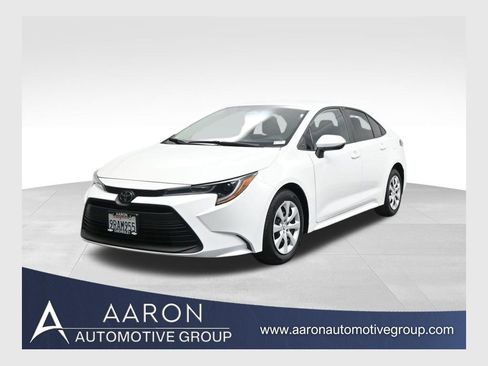 Used 2025 Toyota Corolla LE FWD image 1